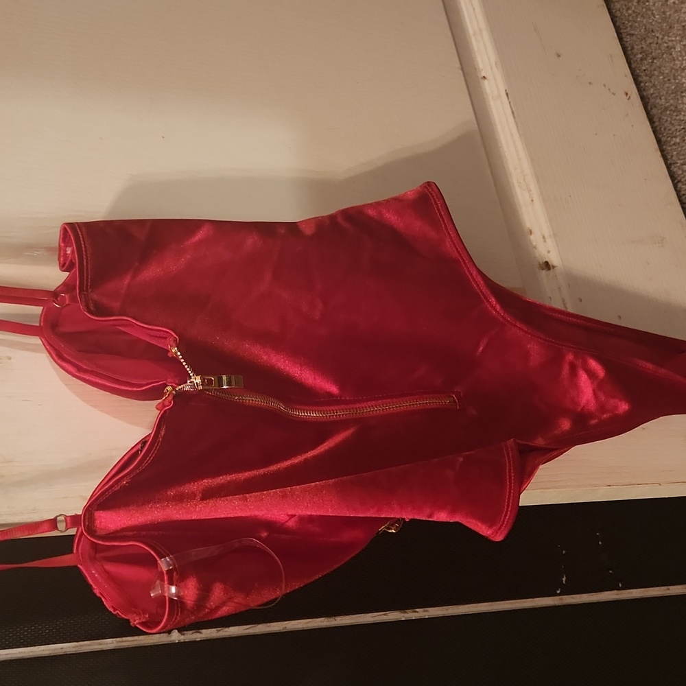 Lingerie - Picture 2 of 2